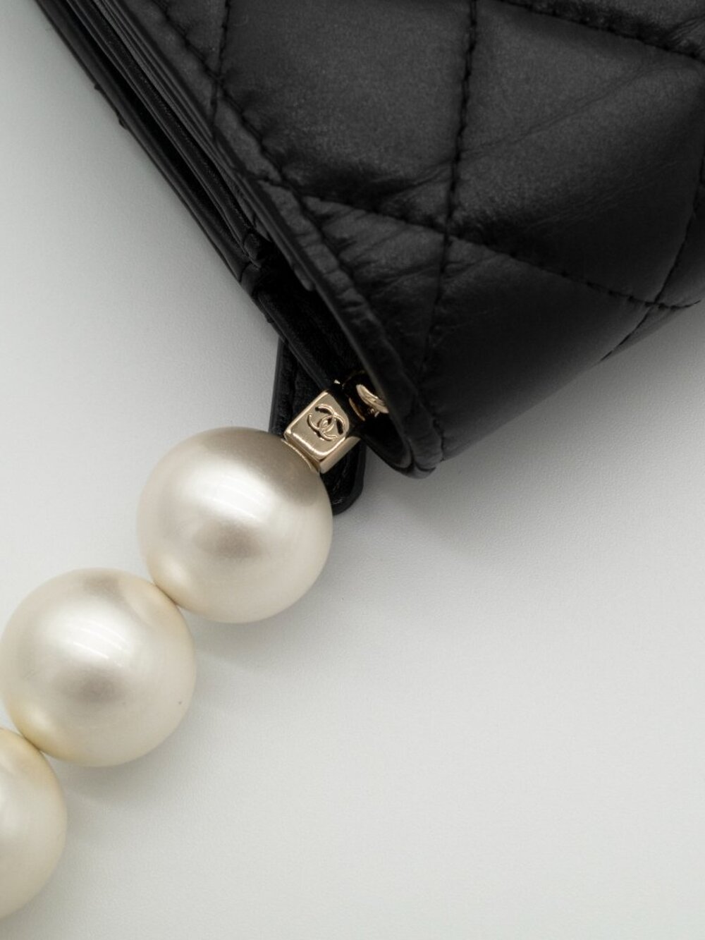 CHANEL Maxi Pearls Clutch with Chain Light Gold Hardware Full Set & COA - Picture 14 of 16